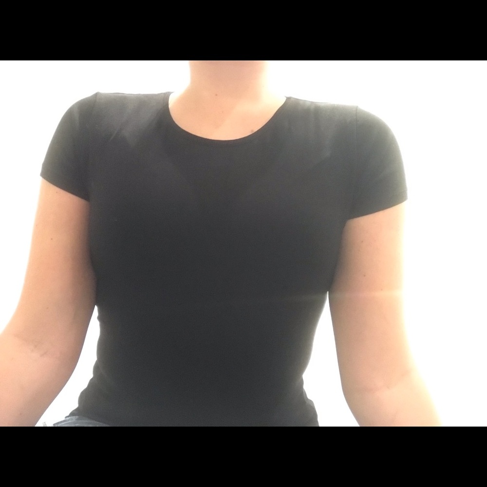 Cute black tee! (open to offers!)
